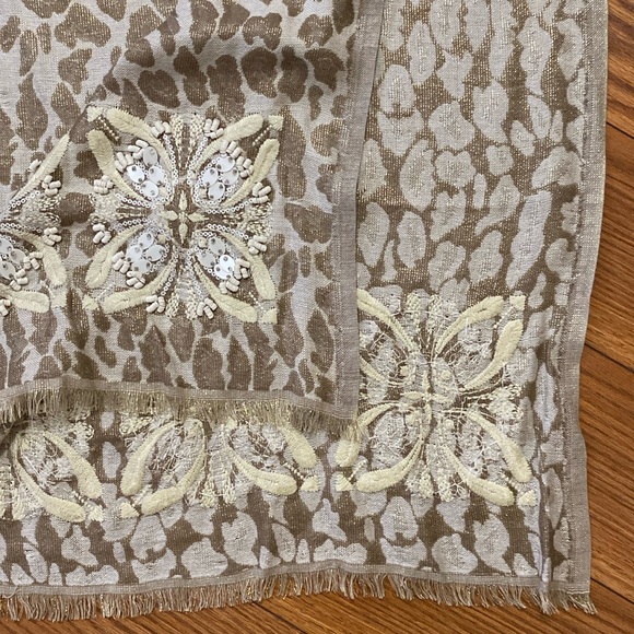 Loft by Ann Taylor gold metallic tread embroidered flower sequins shawl, scarf - Picture 16 of 17